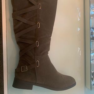 New suede olive boots